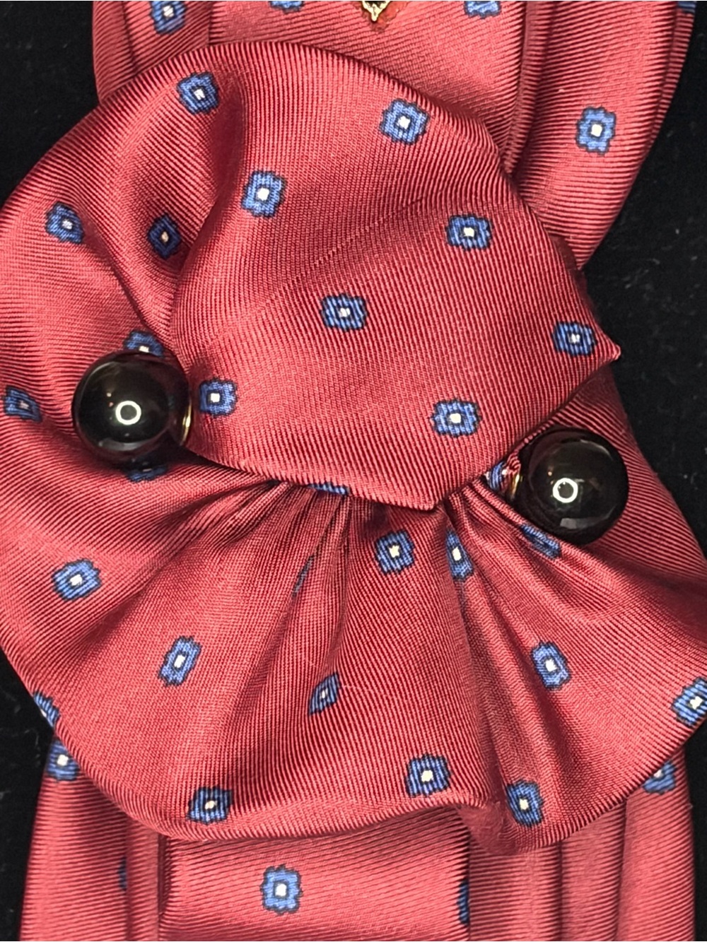Dior Burgundy Silk Heart-Accent Scarf Necklace with Blue Dot Motif - Picture 6 of 6